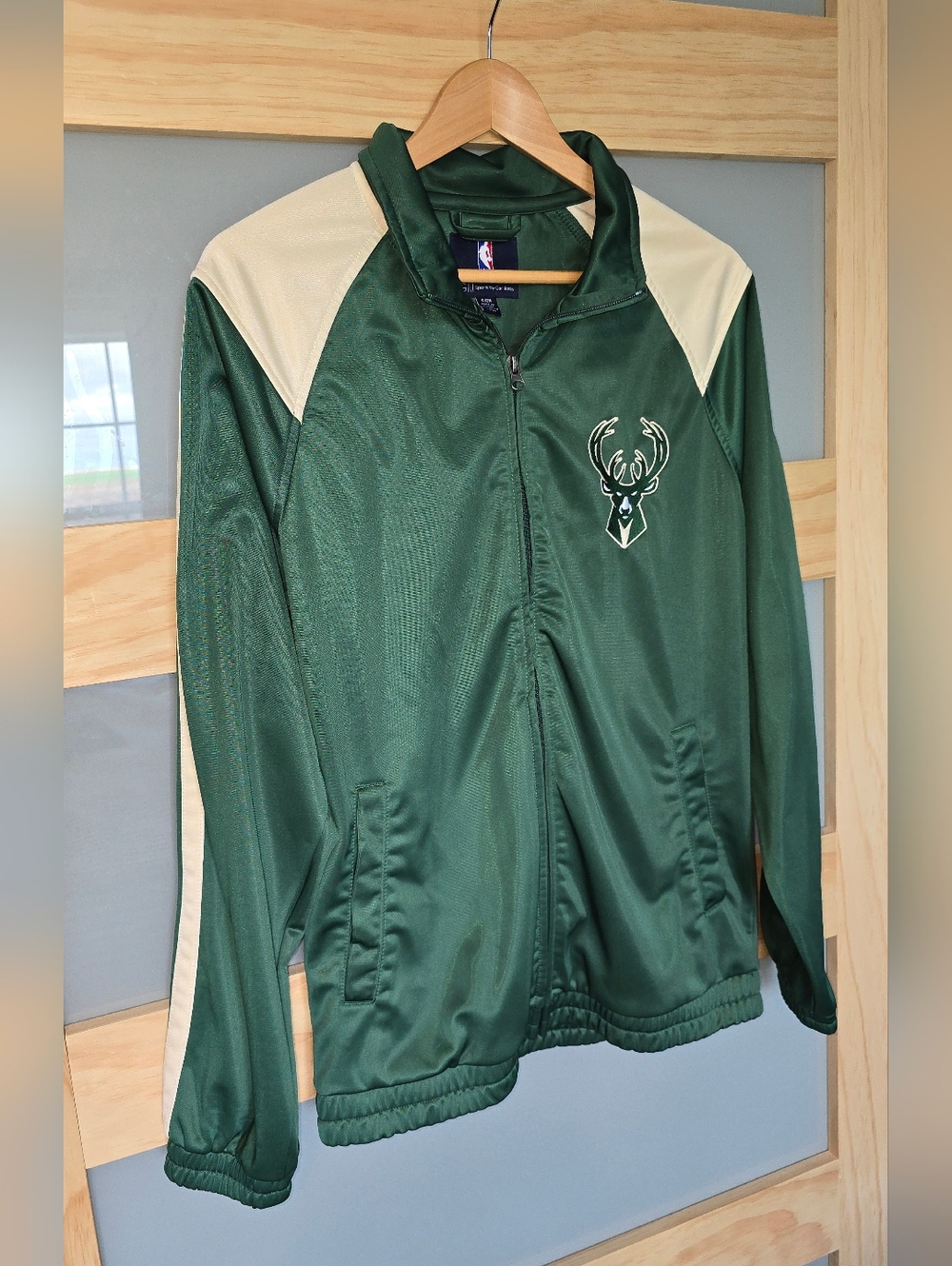 Milwaukee Bucks Green & Cream Men's Windbreaker Jacket